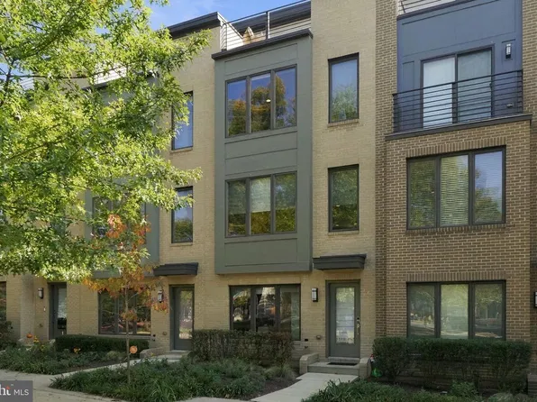 10368 Jacobsen St, Bethesda, MD 20817