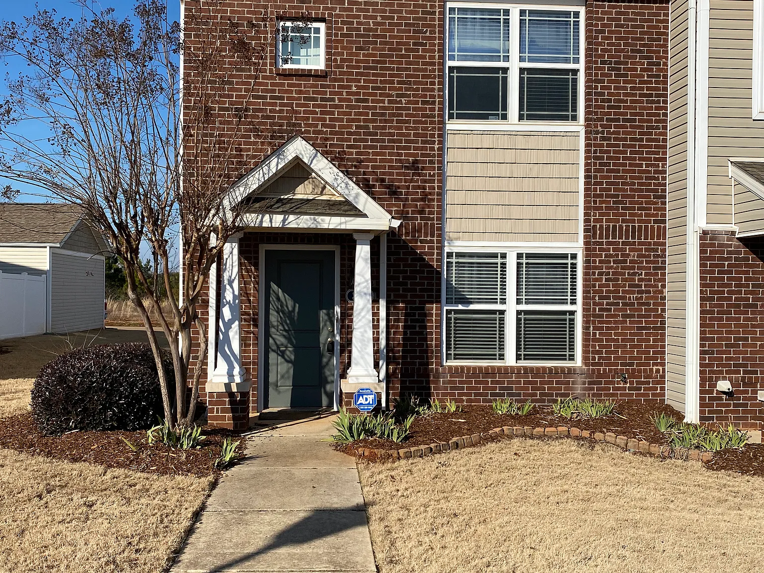 2 bed, 1280 sqft, $1,900 — Photo 2