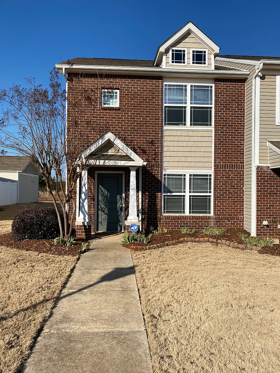 Building Photo - 322 Falling Water Ln SW