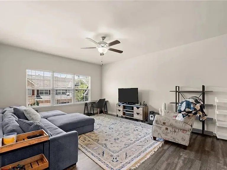 4202 Chatham Ridge Dr — Photo 3