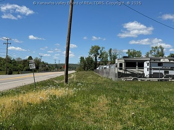 4th image of 17606 Winfield Rd