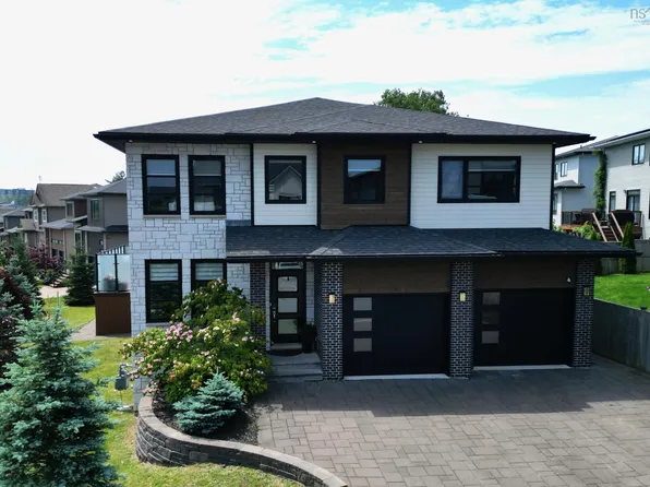 4 Crownridge Dr, Bedford, NS B4B 0X4