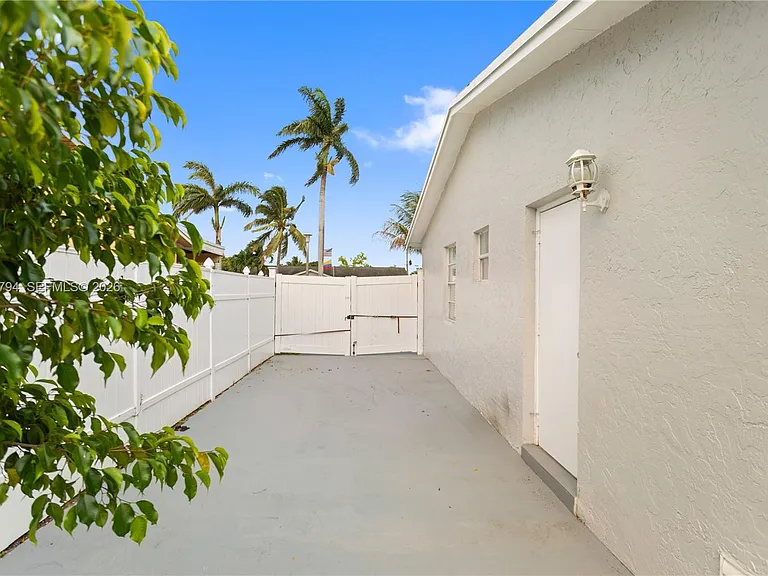 4151 SW 56th Ave — Photo 48