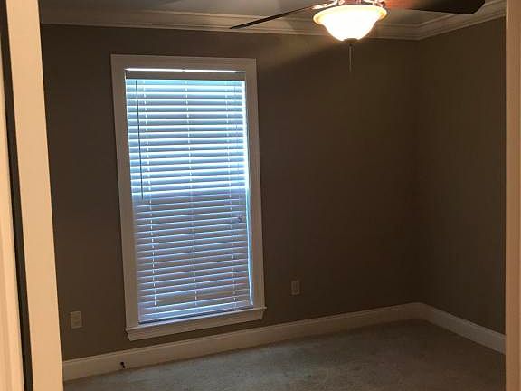4th image of 111 Country Garden Ln