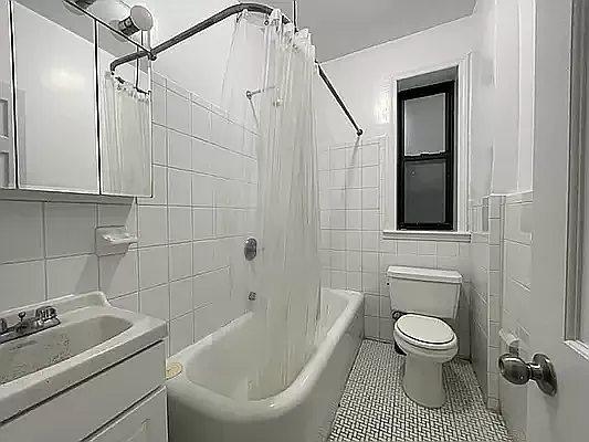 Rented by Queens Apartments Realty LLC | media 7