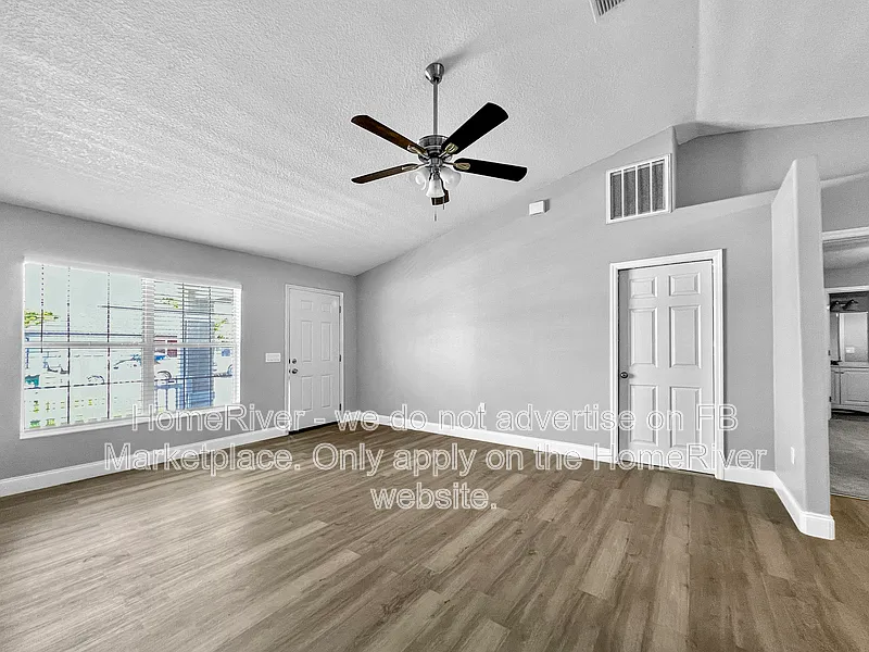 3 bed, 2.0 bath, 1244 sqft, $1,825 — Photo 3