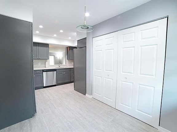 4th image of 14849 Cumberland Dr #2050