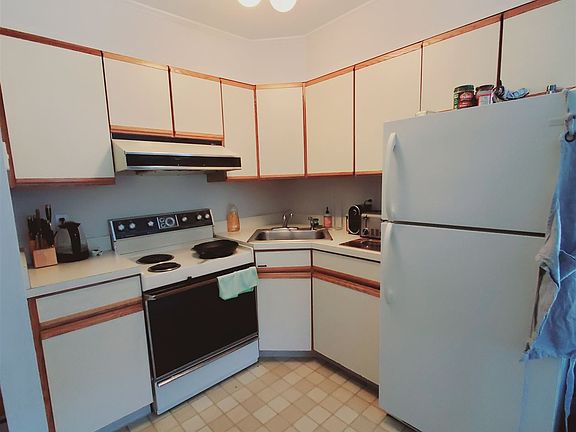 2nd image of 27 Oak St APT 16