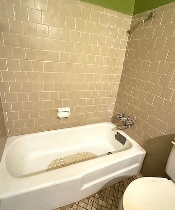 5th image of 217 Gilmore St