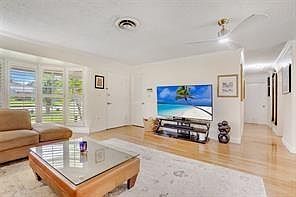 5th image of 241 SW 13th St