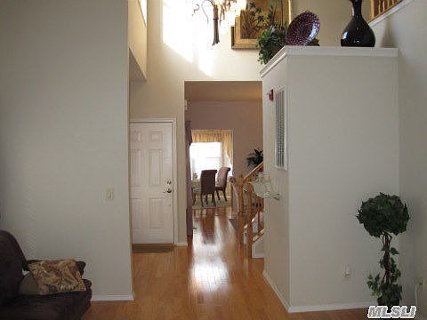 2nd image of 28 Cranberry Cir