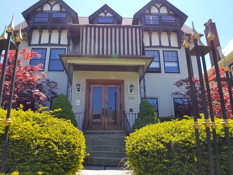 733 West Delavan — Photo 14