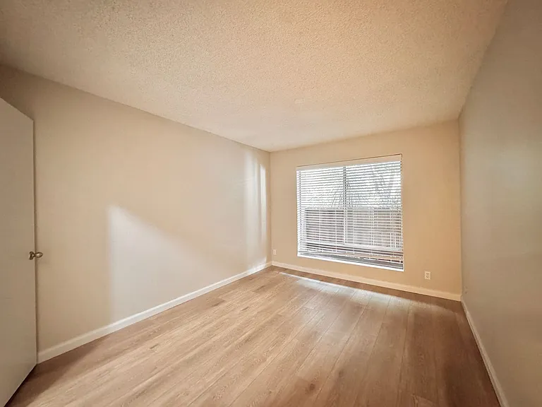 2811-15 E Street — Photo 11