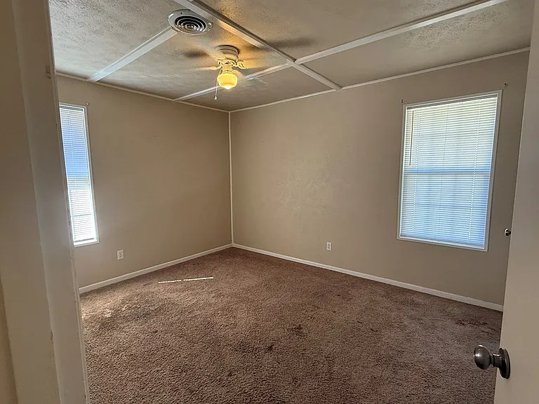 4425 Conley Ave — Photo 8