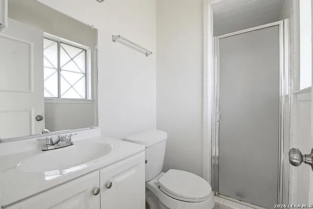 4606 Hollyspring Dr — Photo 11