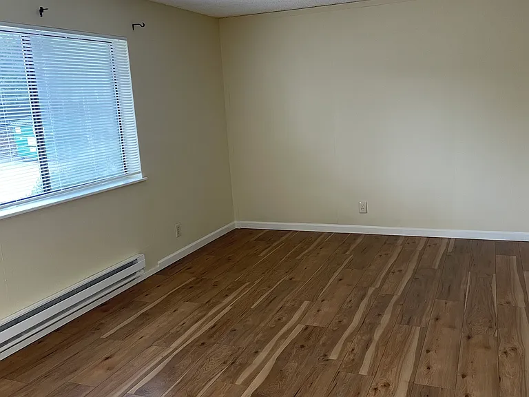 743 Bartlett Ave — Photo 4