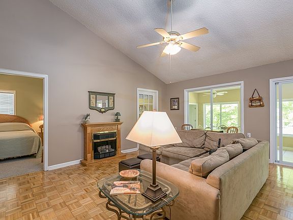 4th image of 245 Dogwood Dr