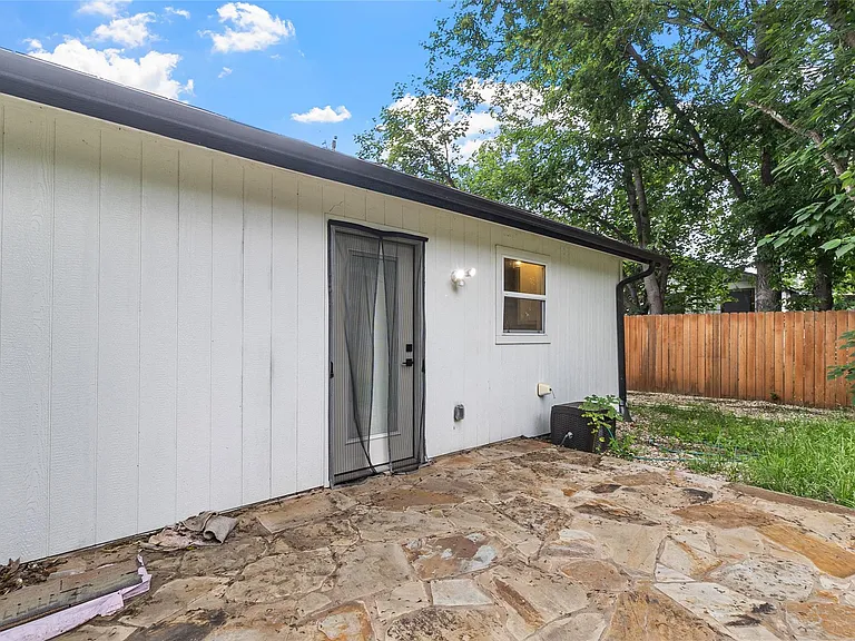 409 Avenue R — Photo 25