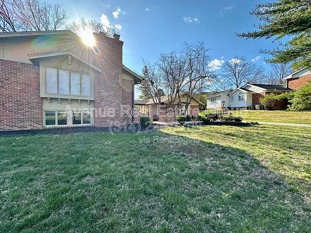 429 Staines Ct — Photo 2