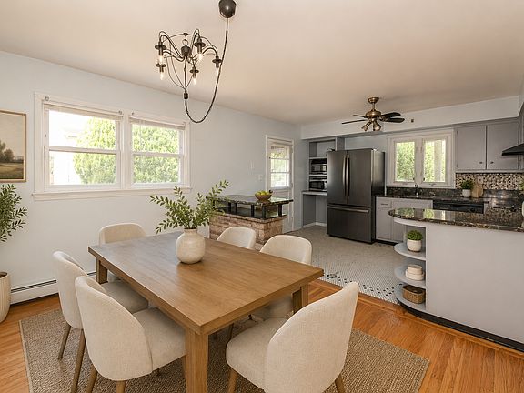 4th image of 48 Whitaker Ave #1