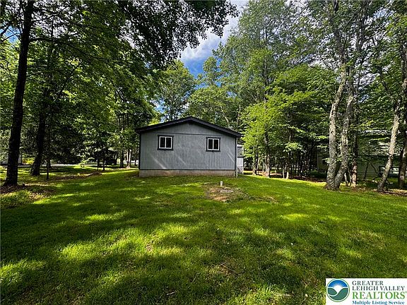 5th image of 33 Eliot Ln