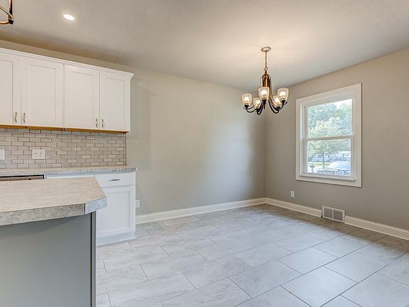 5th image of 915 Pell St