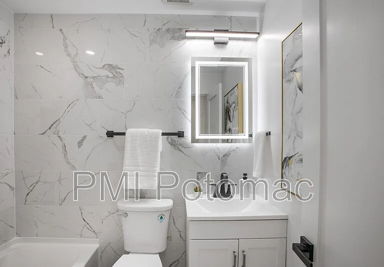 702 19th St NE — Photo 25