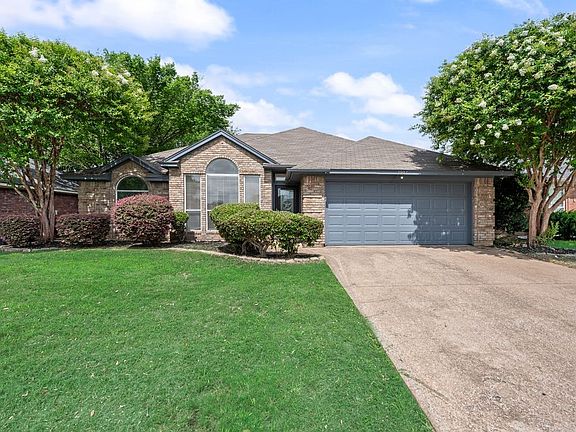 3rd image of 2907 Clairemont Ln