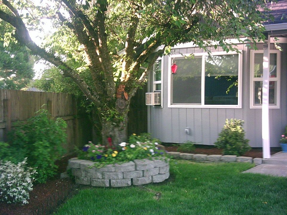 2nd image of 711 Klamath Ct