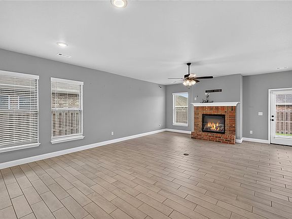 2nd image of 2120 Periwinkle Pl