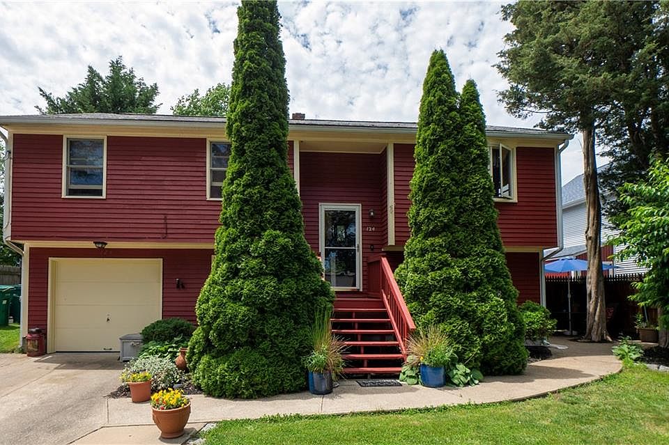 1st image of 124 King Phillip St