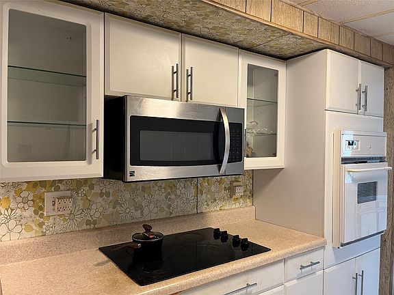 3rd image of 2390 SW Sw 84 Avenue