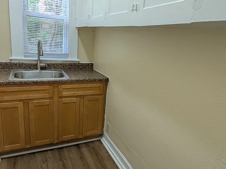 103 Sheffield Ave #11 — Photo 8