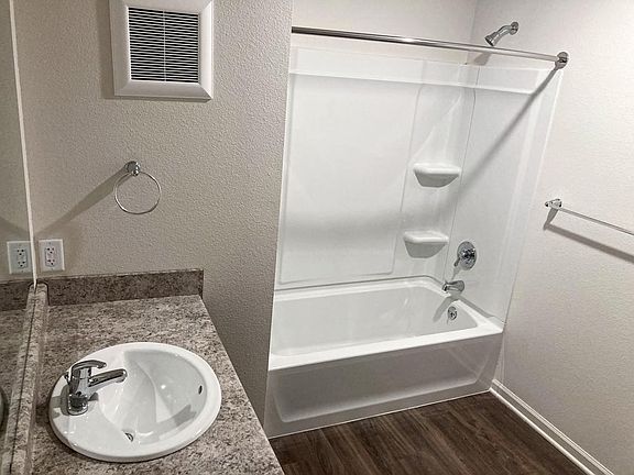 5th image of 2546 Colorado Blvd #14097941