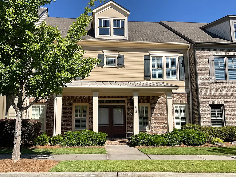 1520 Parkside Dr — Photo 1