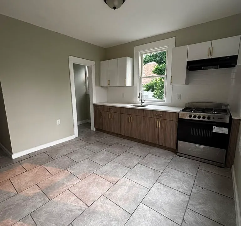 27 N Munn Ave #2