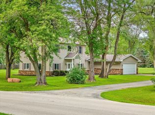 10829 Miller Ln, Machesney Park, IL 61115