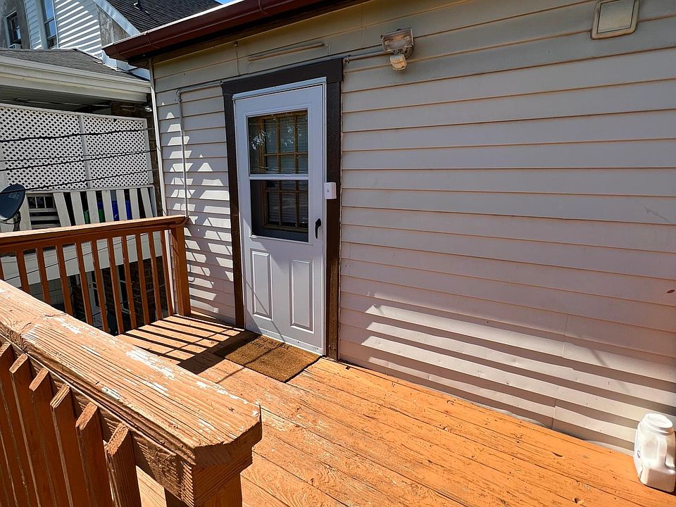 Rear entrance, 2nd floor