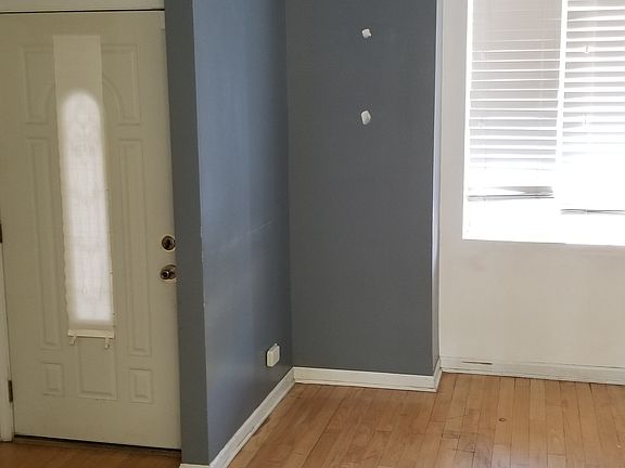 2nd image of 2531 W Flournoy St #1