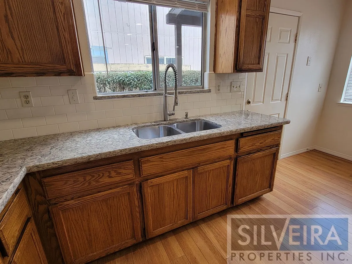 Building Photo - 715 W Alvin Ave #B