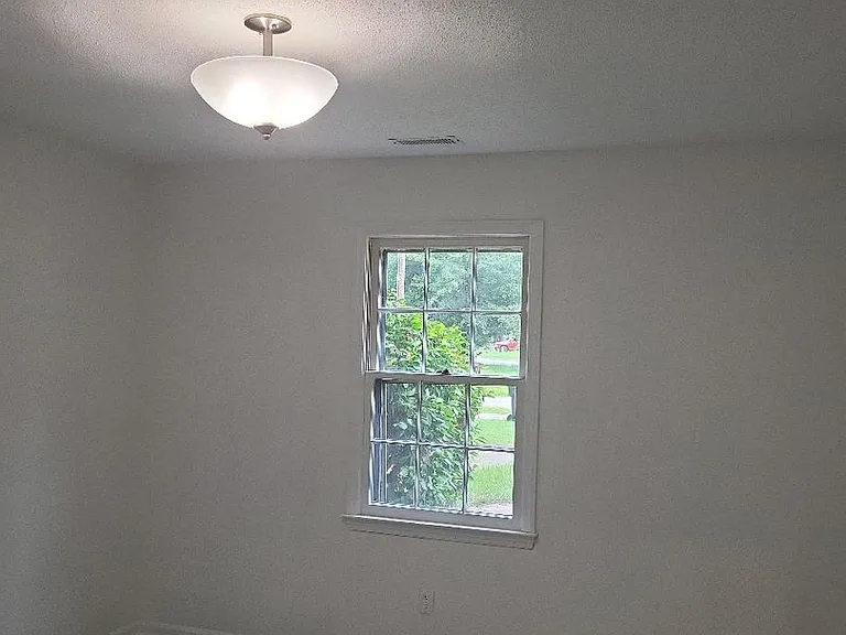 315 Cedar Creek Dr — Photo 8
