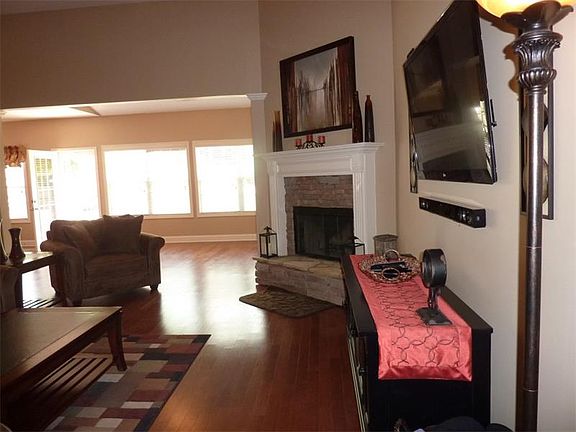 3rd image of 6284 Cove Creek Dr