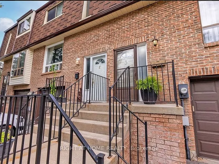350 Camelot Ct #3 — Photo 1