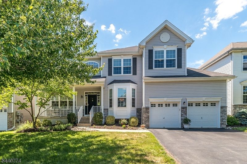 1st image of 21 Stirrup Ln