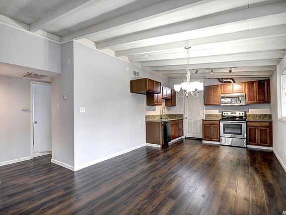 3rd image of 701 Fourness Dr