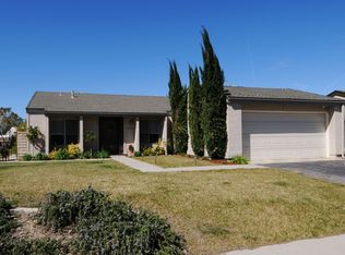 27703 Lakehurst Ave, Santa Clarita, CA 91351