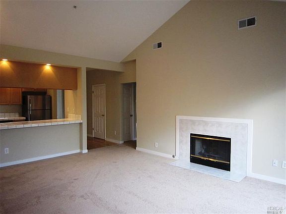 3rd image of 875 Tamalpais Ave APT 6