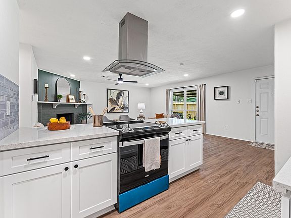 3rd image of 2651 Lark Ln