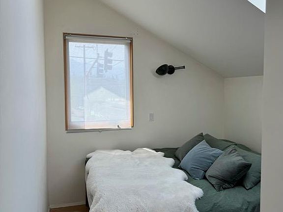 4th image of 1602 1/2 Ashland St