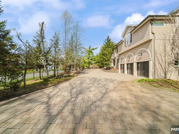 74 Sherwood Rd, Norwood, NJ 07648